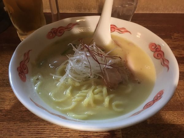「鶏白湯らーめん 味玉入り」@麺・酒処 ぶらりの写真