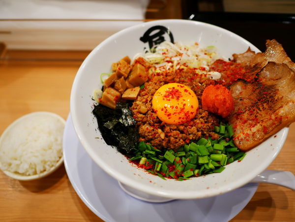 「限定 闘魂 台湾まぜそば」@麺や マルショウ 新なにわ大食堂店の写真