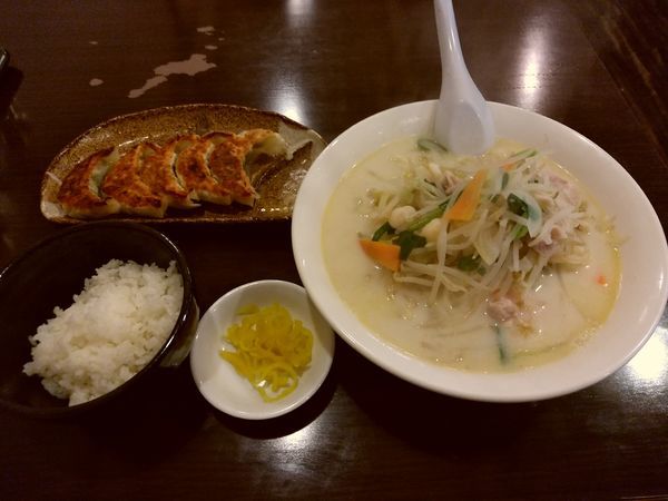 「Ｅランチ(豆乳野菜たんめん＋餃子5個＋半ライス)1,250円」@手打ちらーめん はやぶさの写真