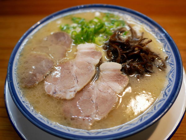 「らーめん 粉落とし」@博多ラーメン しばらく 町屋店の写真