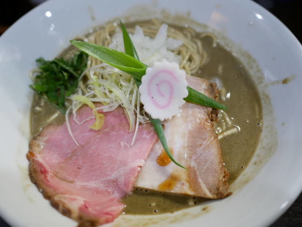 「濃密な煮干しそば＋和え玉」@中華そば いづるの写真