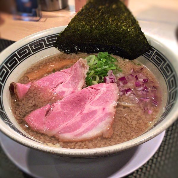 「背脂煮干しそば」@らーめん セアブラノ神 壬生本店の写真