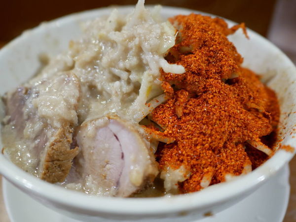 「ラーメン ヤサイまし＋アブラましまし＋唐辛子トリプル」@麺や 希 御徒町店の写真