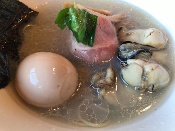 「牡蠣そば850円+味玉100円」@寿製麺よしかわ 坂戸店の写真