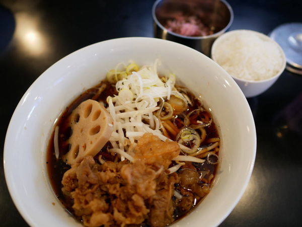 「BB（ビーフブラック）＋サービス一口ごはん」@みそ味専門マタドールの写真