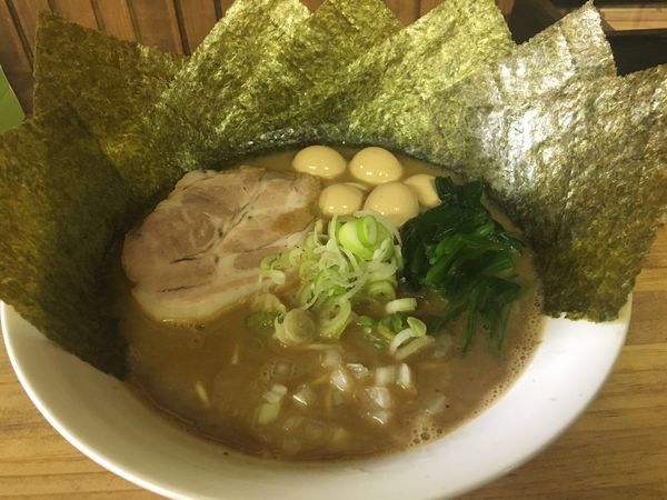 「【限定】豚骨煮干家系version、海苔増しうずら950円」@へべれ家の写真