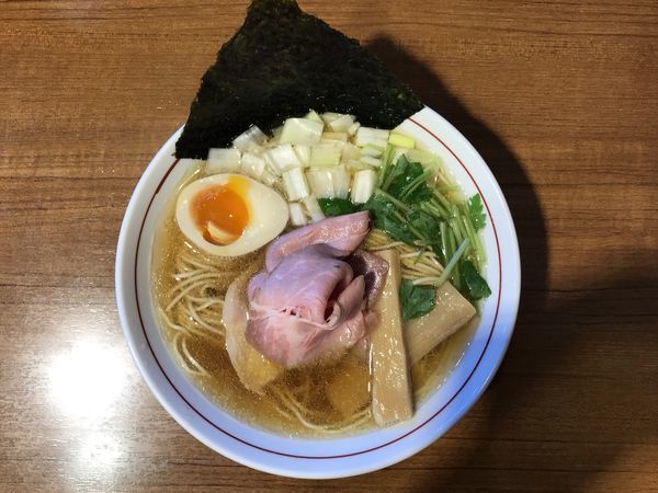 「煮干そば・ 白醤油」@寿製麺よしかわ 川越店の写真