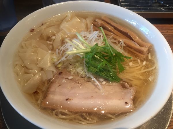 「汐の旨味ソバ+皮ワンタン」@Tomboの写真