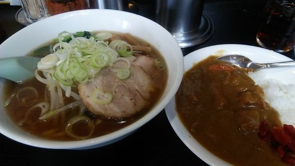 「半カレーとラーメンのセット 800円」@ちりちりラーメン 風鈴屋の写真