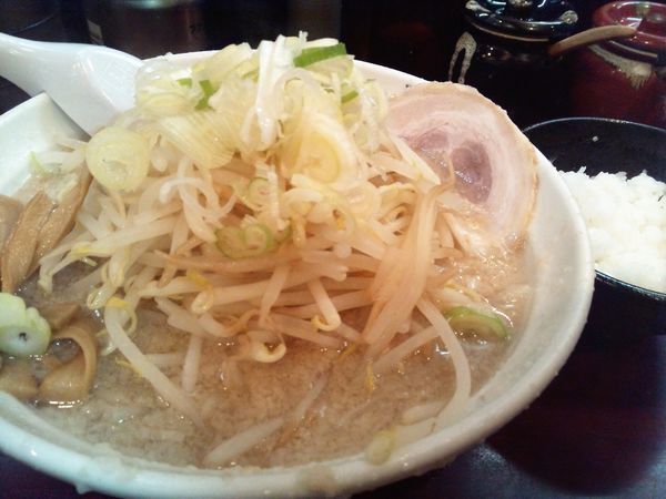 「もやし醤油ラーメン+半ライス」@こってりらーめん なりたけ TOKYOの写真