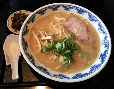 「博多らぁめん　大盛（900円）」@博多麺房 赤のれん 丸ビル店の写真