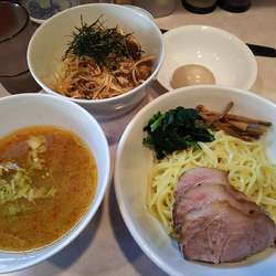 とんこつしょう油（中太麺)ポイント使用ネギチャーごはん