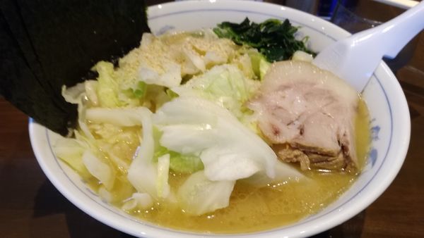 「ラーメン+キャベツ  ￥680+￥150=￥830」@横浜家系ラーメン 中島家の写真