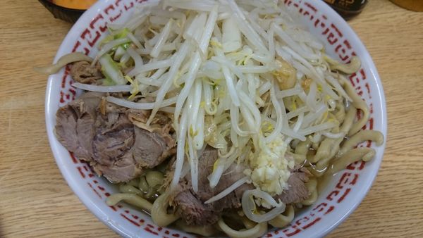 「小　にんにく少な目脂いい玉子玉ねぎ」@ラーメン二郎 環七新新代田店の写真