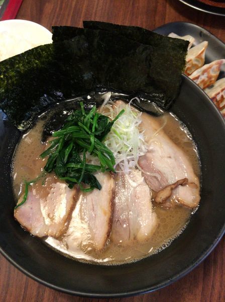 「内田家らーめん肉増し260B＋ライス＋餃子」@横浜家系ラーメン 内田家の写真