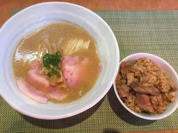 「生姜味噌らーめん850円、チャーシュー昼限定100円」@柴崎亭の写真