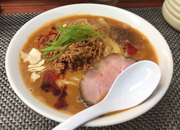 「じいちゃん辛味噌(限定)＋ラー油ごはん(限定)」@麺や 睡蓮の写真