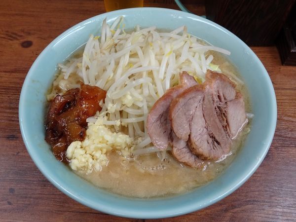 「ラーメン（700円）ニンニクアブラ」@ラーメン二郎 池袋東口店の写真