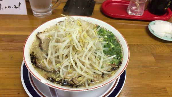 「塩とんこつ 大盛(810円)」@ラーメン専門 明日香の写真