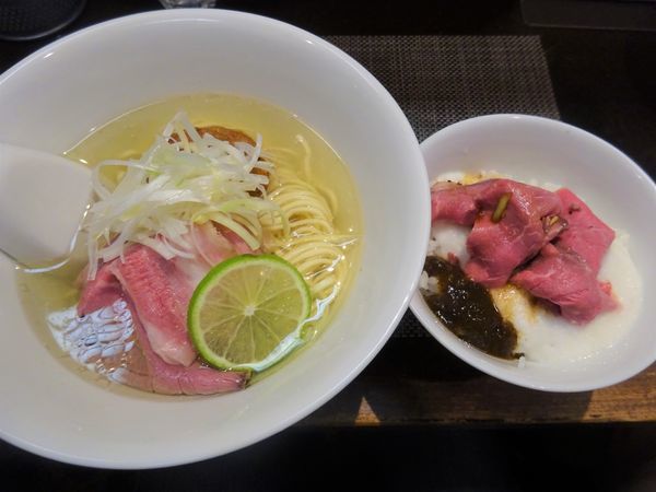 「暁の和牛 1000円 ＋ 麦とろ飯 250円」@神保町黒須の写真