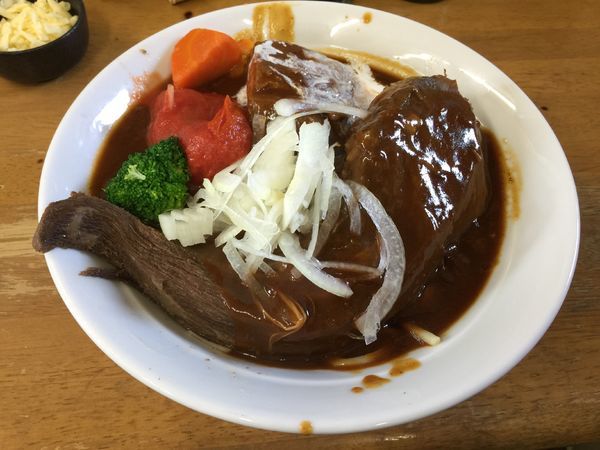 「8周年記念限定 牛タントマト煮載せ B」@MENYA 食い味の道有楽の写真