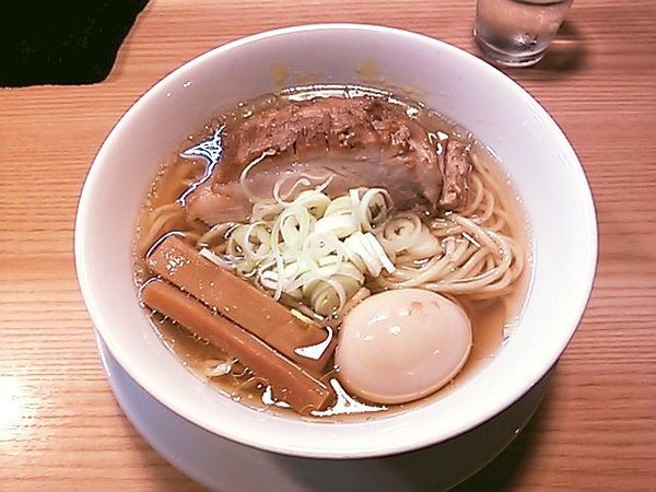 「らーめんmacro（チャーシュー厚・メンマ厚）＋煮玉子、など」@人類みな麺類の写真