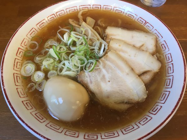 「しょうゆラーメン・鶏油入り+半熟味玉（650+100円）」@喜多方食堂 浅草本店の写真