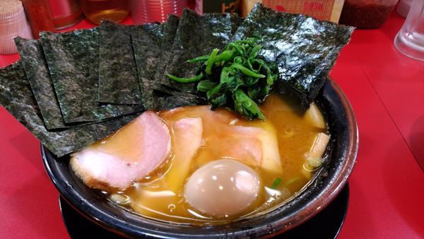 「中盛りチャーシュー　他」@家系ラーメン とらきち家の写真