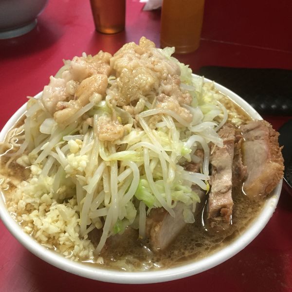 「大ラーメン豚入り＋生卵」@ラーメン二郎 中山駅前店の写真