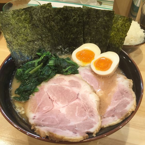 「青葉盛ラーメン　中盛　＋　ライス」@横浜ラーメン 北村家の写真