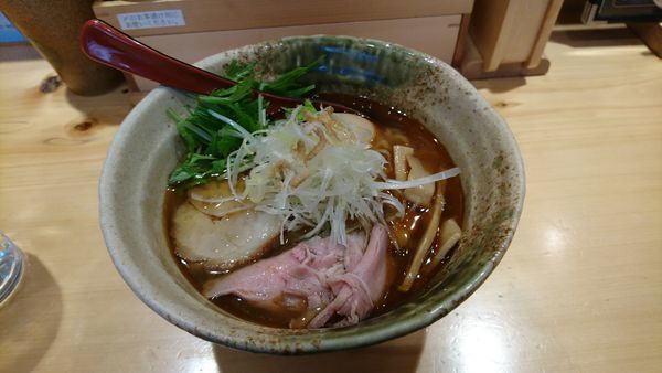 「味玉入りあご塩らー麺」@焼きあご塩らー麺 たかはし 上野店の写真