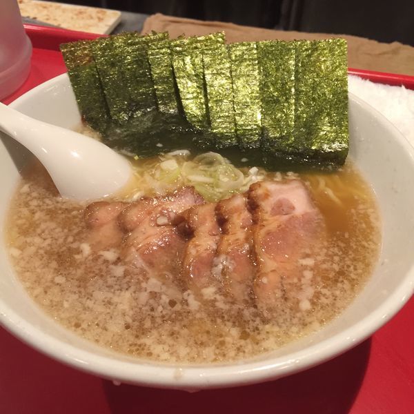 「しょうゆチャーシュー麺 ＋ 替え玉」@らーめん にんにくやの写真