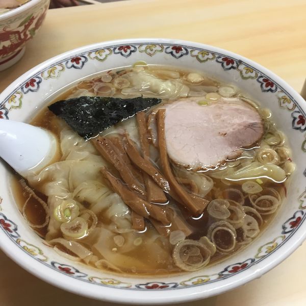 「ワンタン麺」@春木屋 荻窪本店の写真