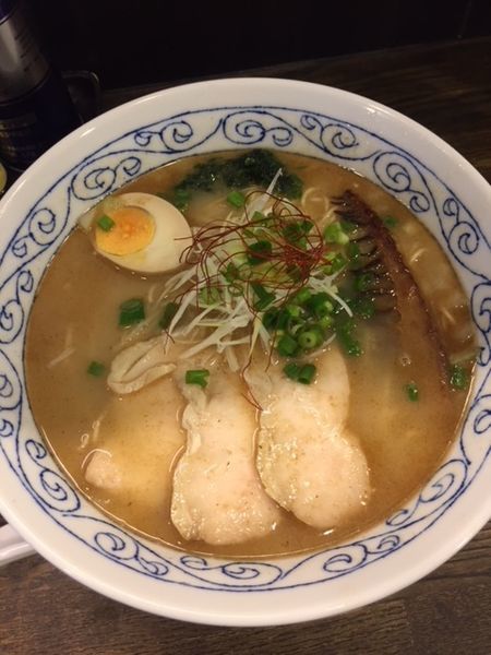 「あら焼鶏白湯そば　750円　〆めし（温玉）150円」@あら焼鶏白湯 カシムラの写真