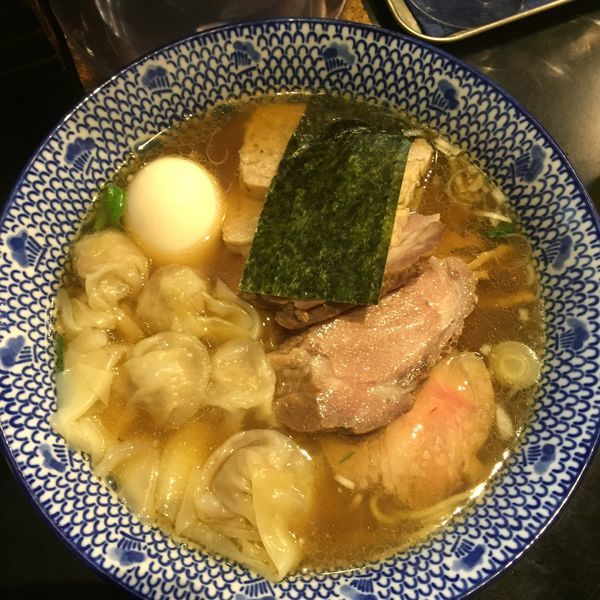 「ワンタン麺（塩）＋チャーシュー、味玉、パテ」@中華そば 薫風の写真