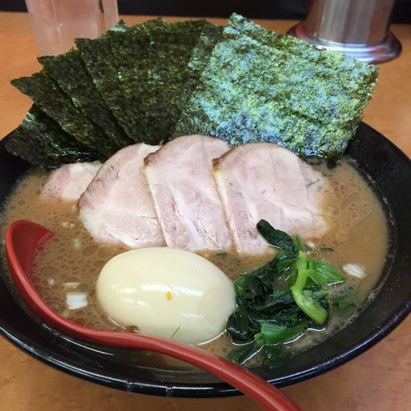 「ラーメン＋チャーシュー、味玉、のり、ライス」@武蔵家Paul柳萬の写真