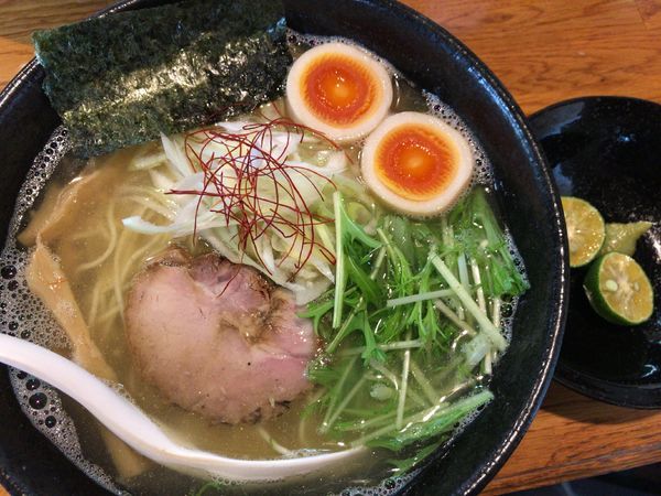 「秋限定：タイ煮干しと焼穴子だしの塩そば　750円」@麺屋 鶏口の写真