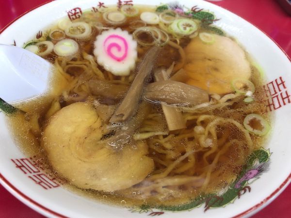 「ラーメン（麺少な目）550円」@岡崎麺の写真