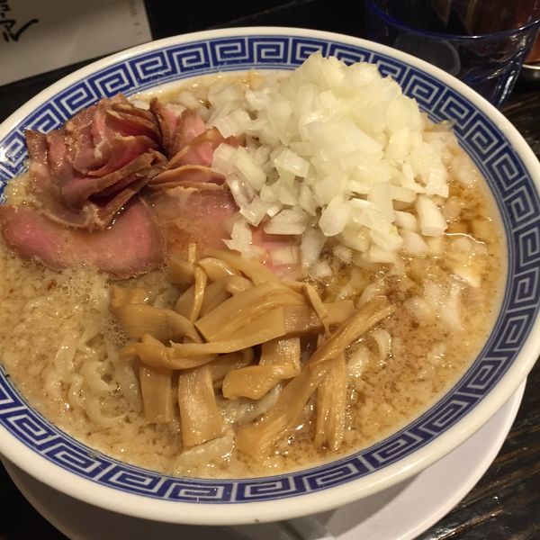 「ちゃーしゅー中華そば + たまねぎ増し」@背脂煮干中華そば 心やの写真