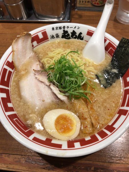 「東京豚骨ラーメン（680円）」@屯ちん 池袋本店の写真