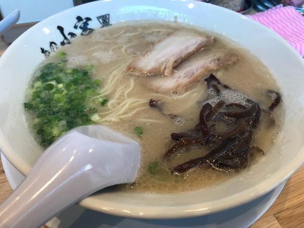 「らーめん 半チャーハン」@豚骨麺 あの小宮の写真