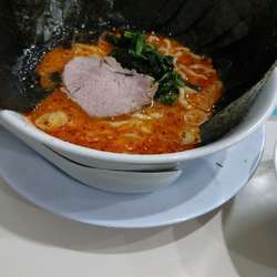 ピリ辛味噌ラーメン750円海苔50円ライス大盛り100円