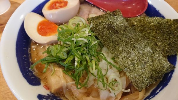 「濃厚煮干しそば＋味玉」@濃厚煮干しそば 麺匠 濱星 関内店の写真