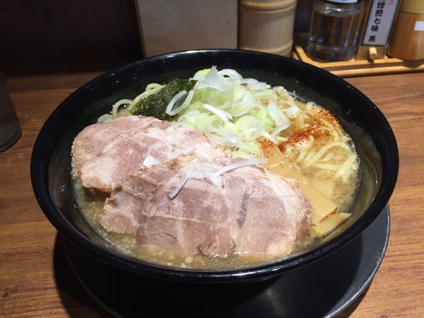 「中華そば（大盛り）チャーシュー」@六厘舎 大崎店の写真