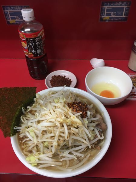 「小ラーメン（ヤサイ、カラメ、卵、辛味、ラー油）」@ラーメン二郎 千住大橋駅前店の写真