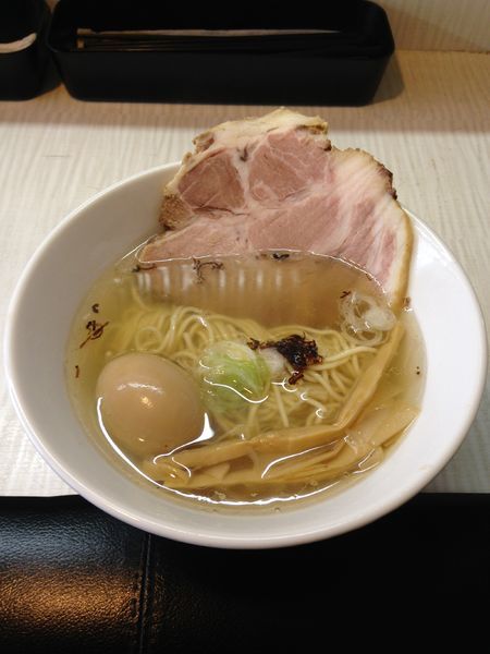 「しおらーめん＋煮玉子」@拉麺 しのざきの写真