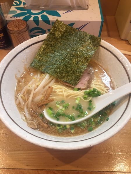 「塩とんこつ」@麺屋 万年青の写真