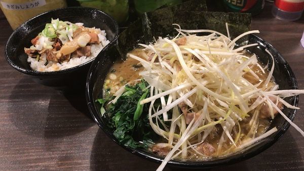 「ネギラーメン＋チャーシューまぶし(720円＋180円)」@家系ラーメン クックらの写真