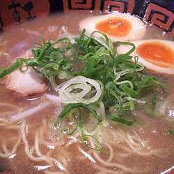 とんこつラーメン（ライスセット）