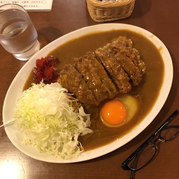 「カツカレー　玉子(なま)」@キッチン すみっこの写真